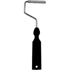 <p>Brukes for &aring; fordrive luft n&aring;r man legger glassfiberduk/epoxy.</p>
