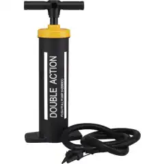 Gummib&aring;tpumpe double action, 2x2 l fra Smayda som effektivt pumper luft opp gummib&aring;ter, SUP-brett og annet. Praktisk og lett &aring; ta med.