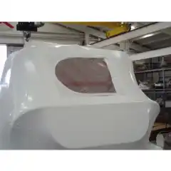 <p>For &aring; gj&oslash;re det mulig &aring; f&aring; adkomst under krympeplasten etter pakking kan det monteres inn d&oslash;rer med glidel&aring;s.</p>
