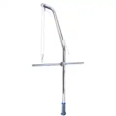 Spar ryggen n&aring;r jolle-motoren skal ombord! Svingbar motordavit i syrefast st&aring;l. Leveres komplett med festebeslag for pushpit, blokker, tau og karabinkrok.