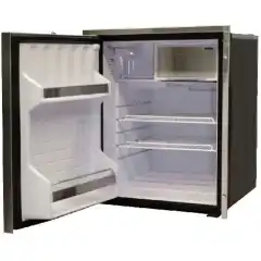 Isotherm Cruise Inox Clean Touch er toppmodellen i Cruise-serien. 85 liter volum. Venstre hengslet variant.
