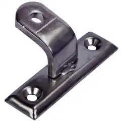 <p>H&oslash;y og vinklet dekksplate i syrefast st&aring;l.</p>
