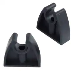 <p>Klips og/eller oppheng for &aring; feste lanternemast. Svart plastikk.</p>
