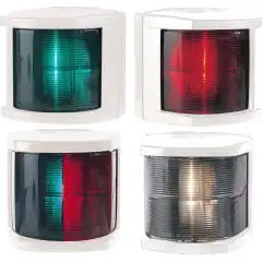 <p>Hella lanterner er en klassiske lanterneserie godkjent for bruk p&aring; b&aring;ter opptil 20 meter.</p>
