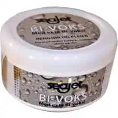 <p>Seajet Bi-Voks er et produkt som b&aring;de rengj&oslash;r og pleier ubehandlet treverk, samt sko, kl&aelig;r, m&oslash;bler og vesker av ekte skinn.</p>
