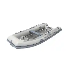 Lett RIB med dobbeltbunn aluskrog og tofte. Lys gr&aring; tube, hvitt skrog.