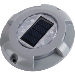 <p>Bryggelys med LED-l&aelig;rer og innebygget solcellepanel, som lader batteriet p&aring; dagtid.</p>
