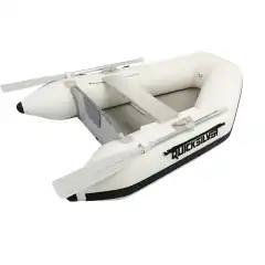 Enkel gummib&aring;t med justerbar tofte, flat bunn og spiled&oslash;rk.