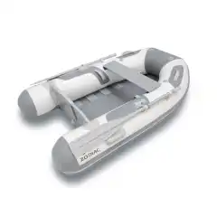 Sammenleggbar gummib&aring;t med spiled&oslash;rk.