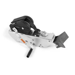 Vinsjemontering med vinsj og sort deksel