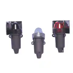 <p>Tre reservelanterner med lys for styrbord, babord og topp- eller akterbelysning.</p>
