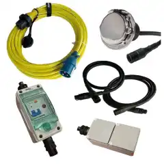 Landstr&oslash;mpakke for fritidsb&aring;ter. Enkel installasjon - Plug &amp; Play. Kan installeres uten bruk av autorisert personell.