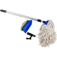 Rimelig vaskesett med teleskopisk stang, mopp, b&oslash;rste og b&aring;tshakestuss.