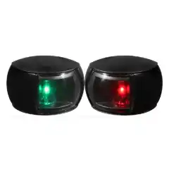 <p>Komplett sett med babord/styrbord lanterne. Godkjent LED-lanterne for 2 nautisk mil.</p>
