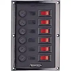 <p>Seks belyste brytere med sikringer.</p>
