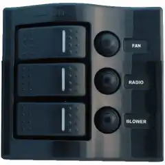 <p>SuperSwitch-brytere ferdig koblet i panel med 3 automatsikringer.</p>
