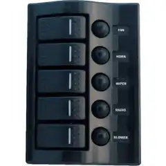 <p>SuperSwitch-brytere ferdig koblet i panel med 5 brytere og automatsikringer i sort.</p>

